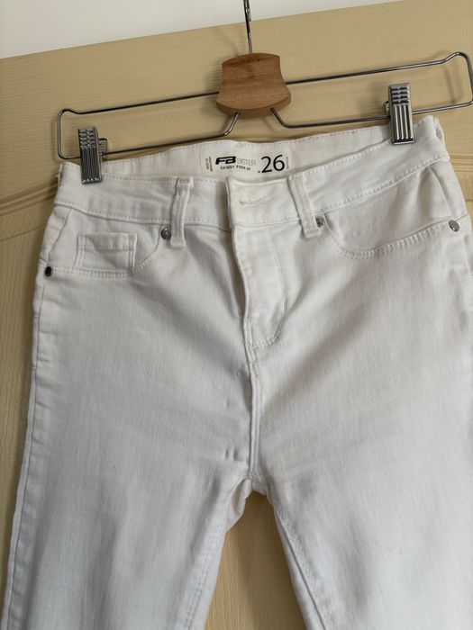 Blugi skinny albi!