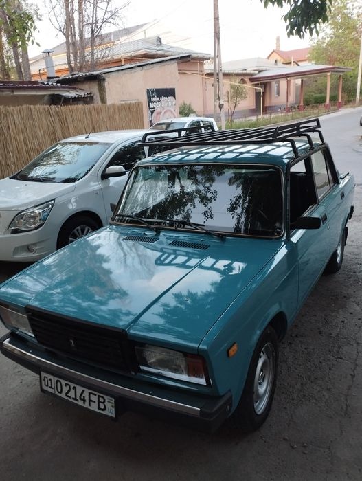 Vaz 2107 mashina sotiladi