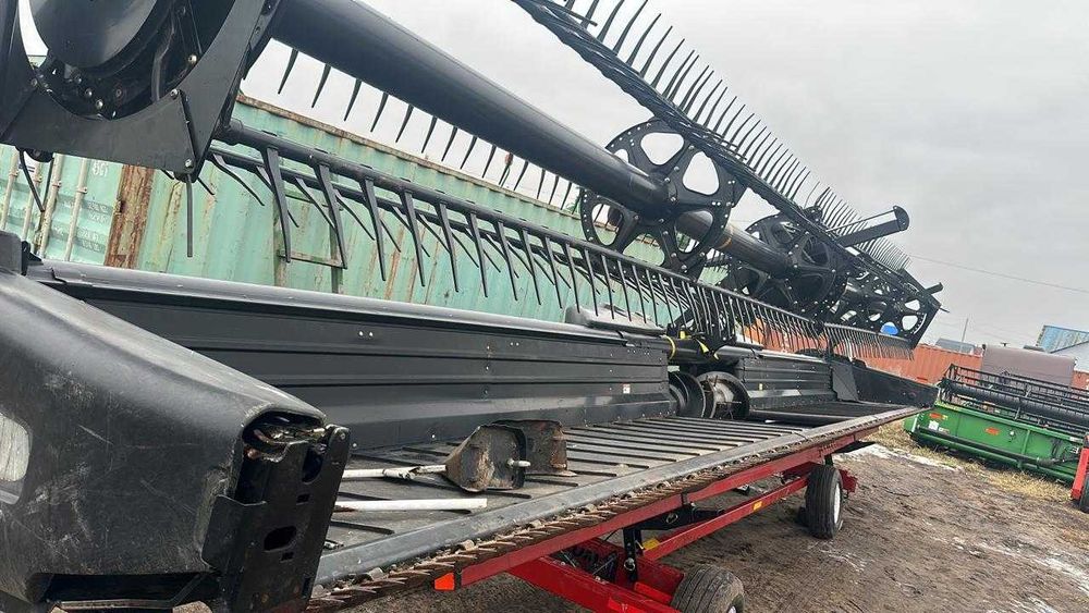 Продам жатку зерновую MacDon FD70