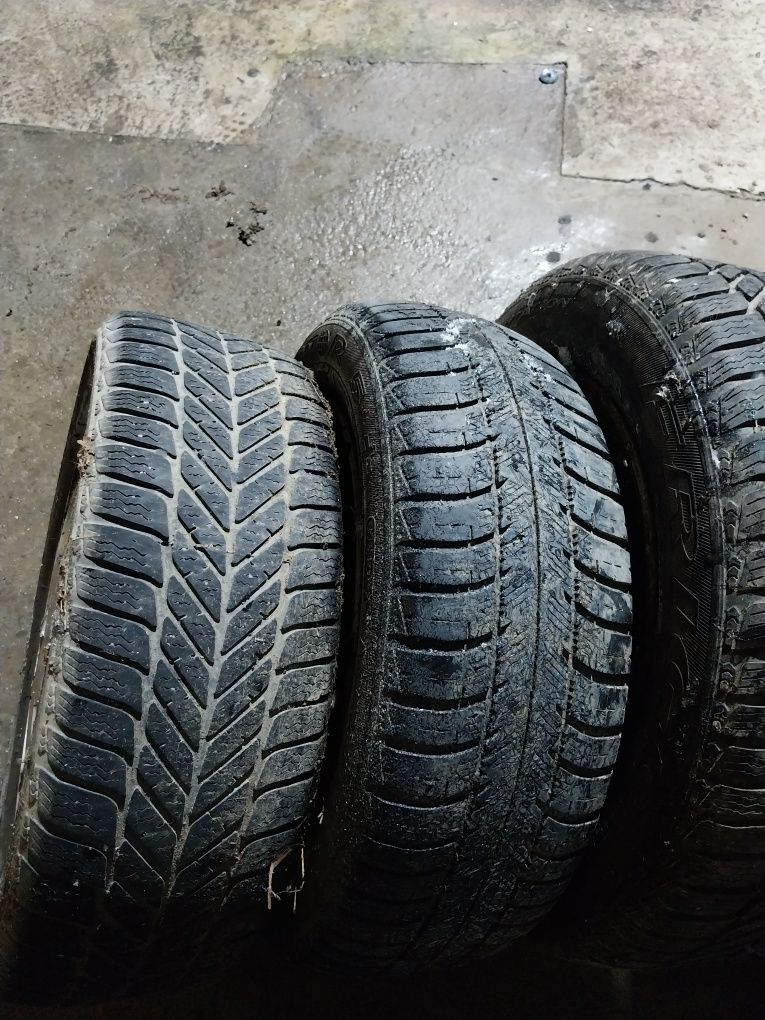 Vând 4 jate aliaj renault 195/65R15