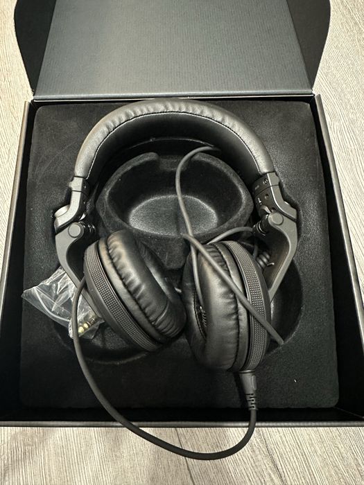 Vand Casti DJ Pioneer HDJ-X5 Black folosite foarte foarte putin