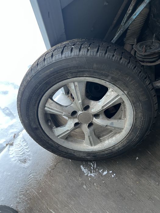 Продам шины с дисками новая