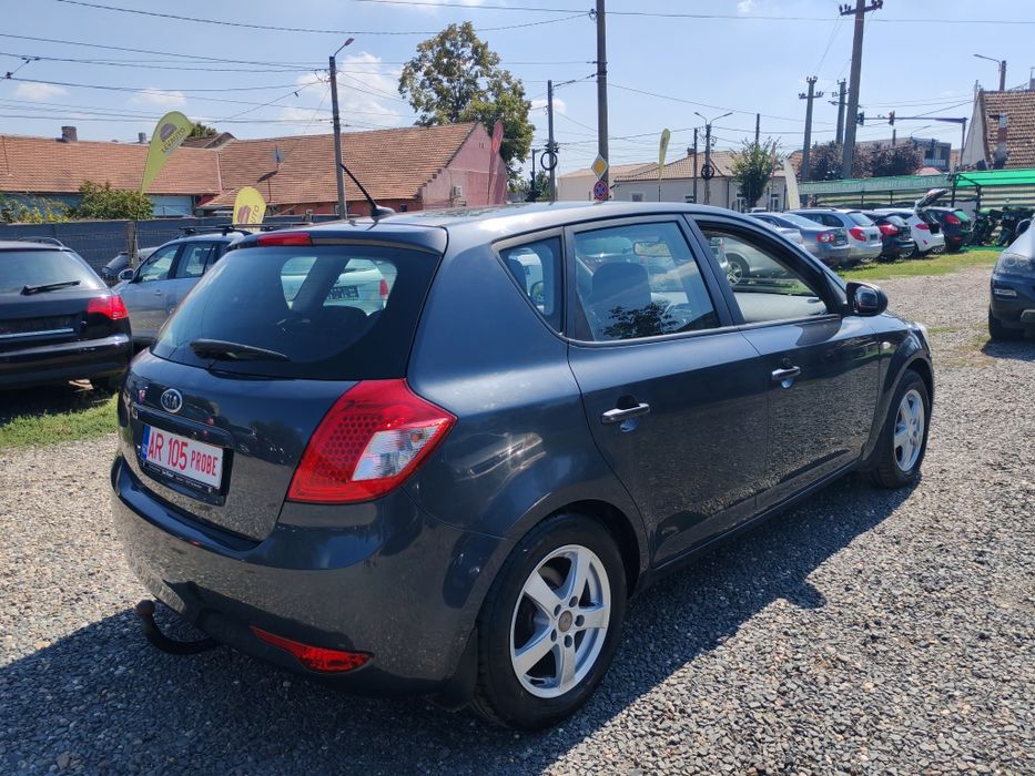 KIA ceed 1.4 benzina 2011 cash sau rate