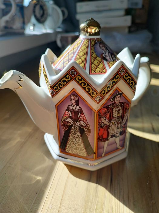 Винтидж британски чайник на Sadler Хенри VIII