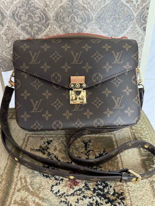 Louis Vuitton's сумочка lv