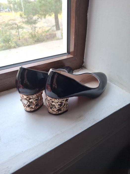 Poshnali tufli sotiladi