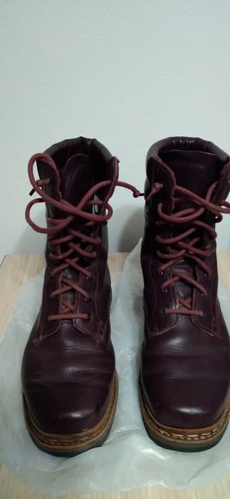 Vând bocanci militari