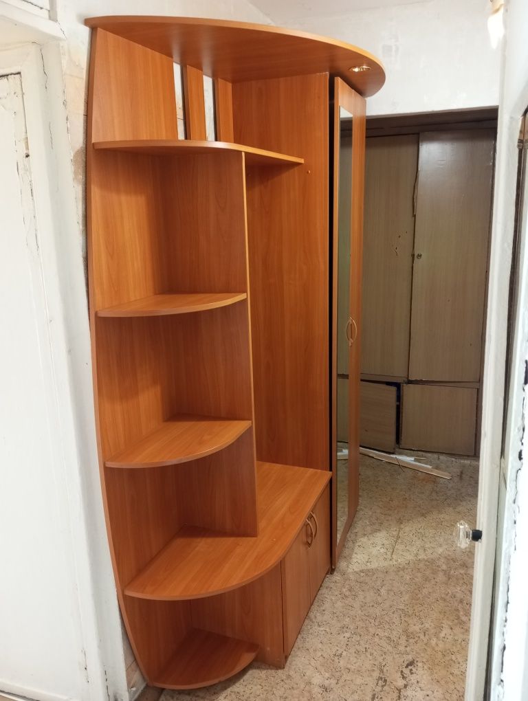 Продам шкаф в прихожую