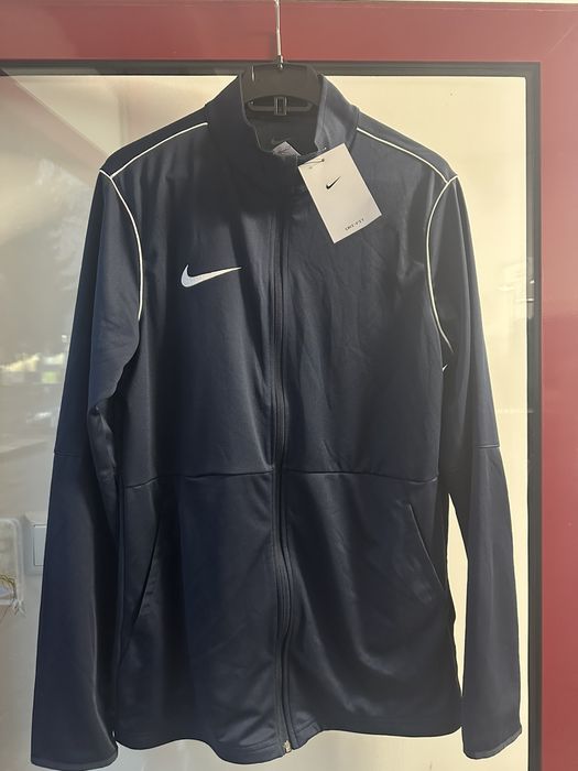 Нови горнища Nike