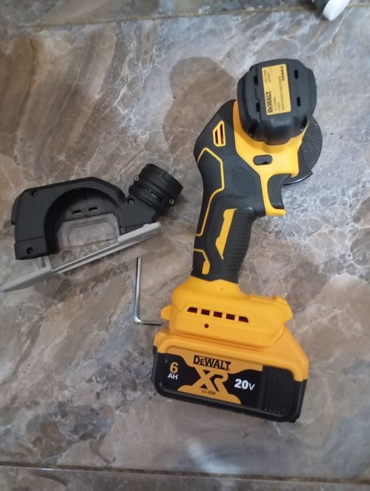 Mini flex dewalt cu baterie de 6A