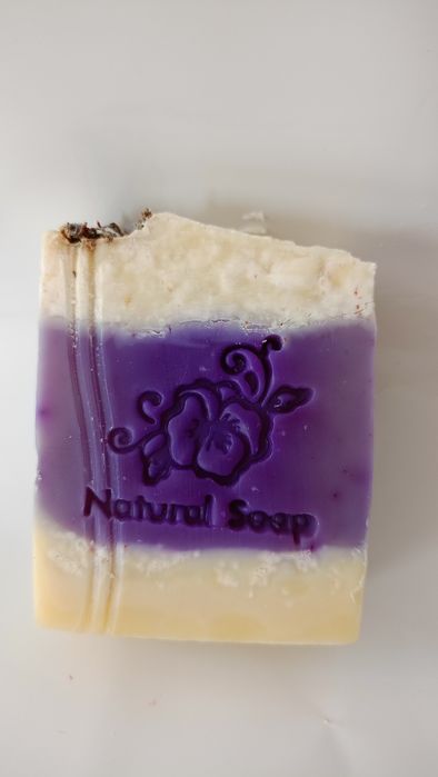 Săpun exfoliant 100% natural cu Lavandă, Sare de Himalaya și violet de