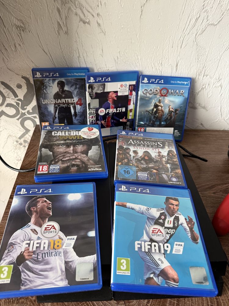 Playstation 4 със 7 игри и джойстик!