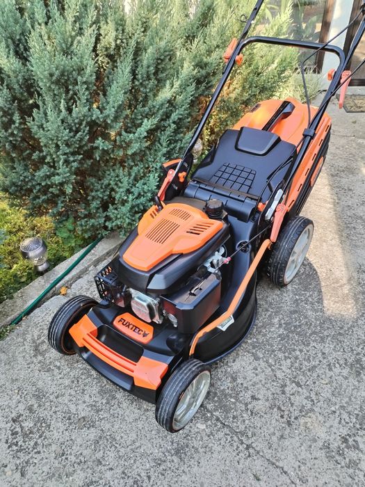 Vând mașină de tuns gazonul pe benzina adusa din Germania marca fuxtek