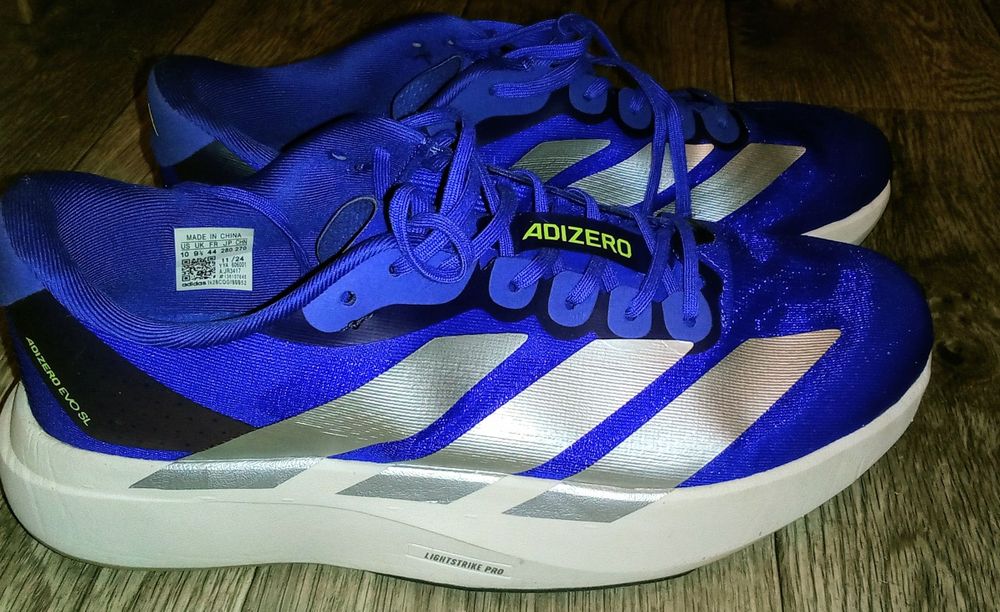 Продам кроссовки новые adizero