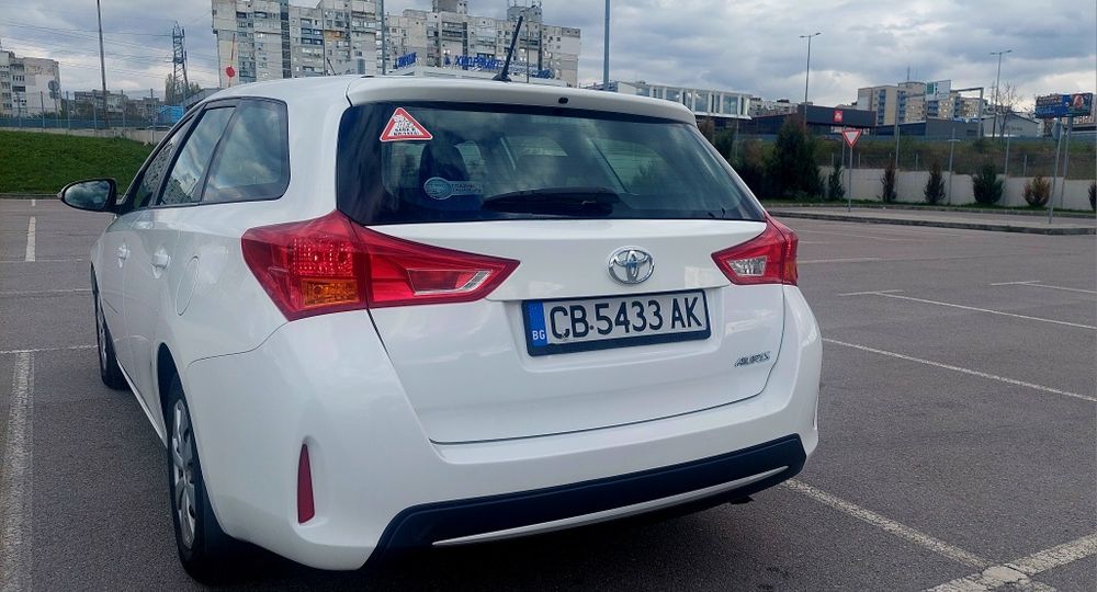 Продавам Тойота Аурис 1.4 d4d