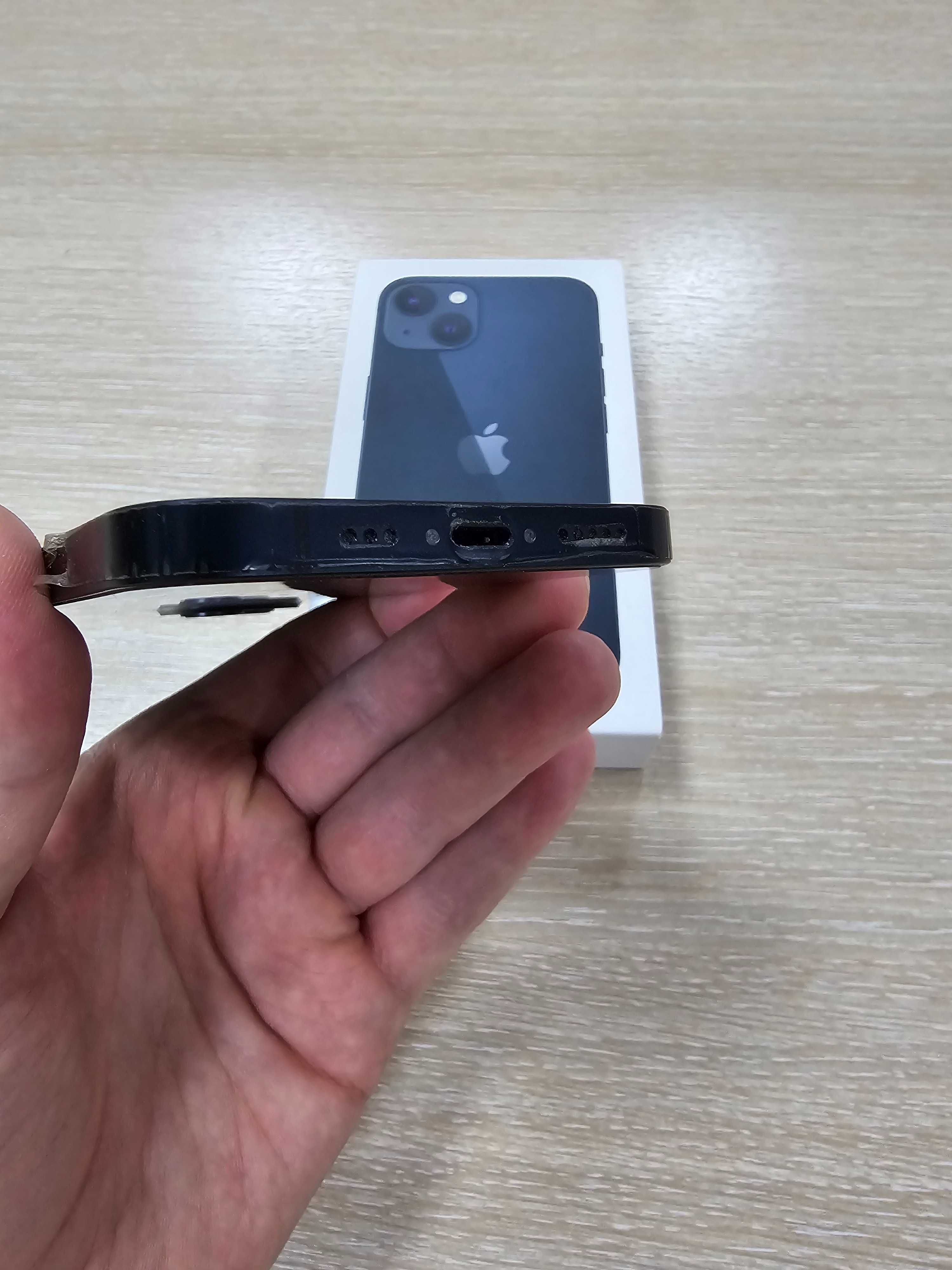 iPhone 13, 128 Gb в хорошем состоянии.