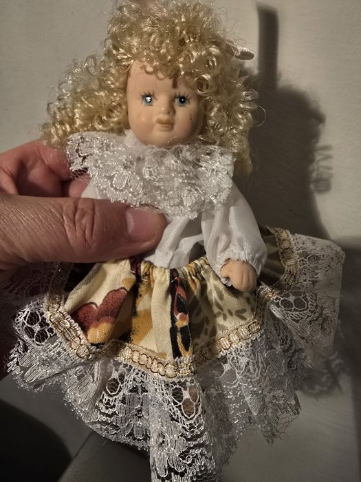 Păpușă Decorativă Porțelan Mică, Rochiță Albă, Colecție Germană