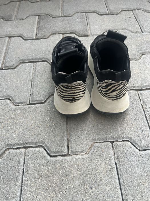 Спортни обувки