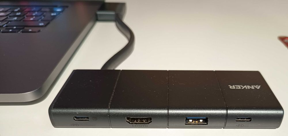 MacBookPro 16, i7, 32GB RAM + accesorii -perfect estetic si functional
