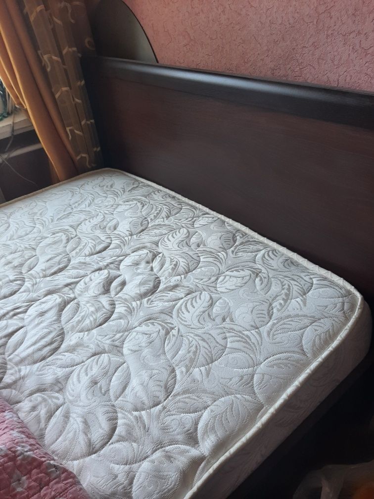Продам  матрас б/у