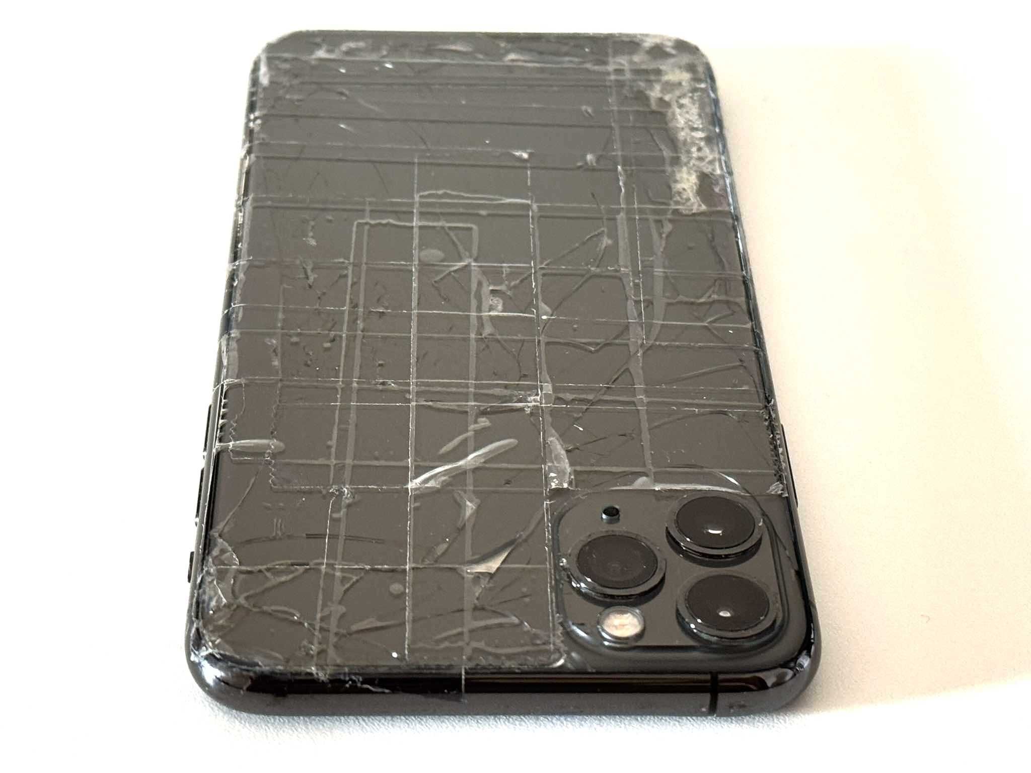 Бартер! iPhone 11 Pro Max Space Black (Черен) Счупен гръб!