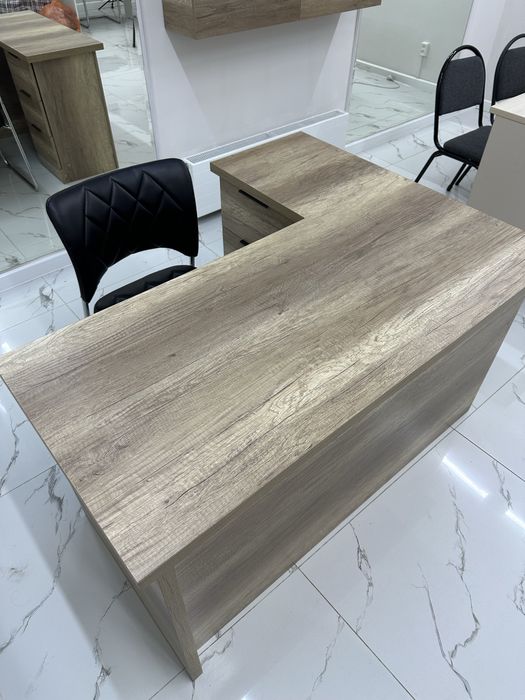 Стол офисный со шкафами