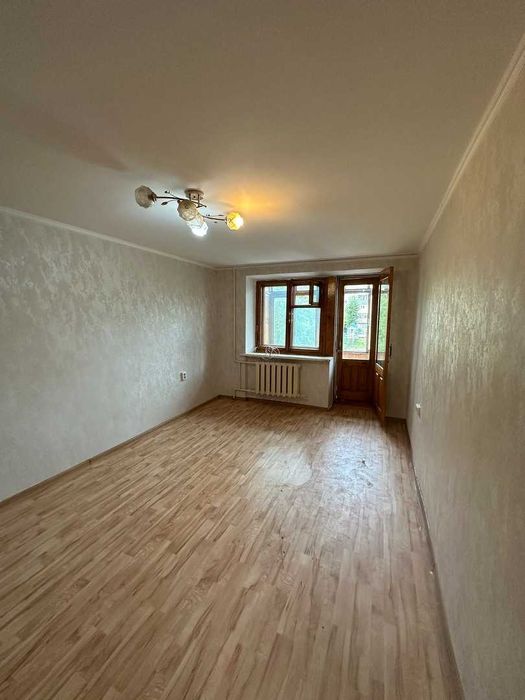 Продам 2 комн квартиру район Евразийского рынка