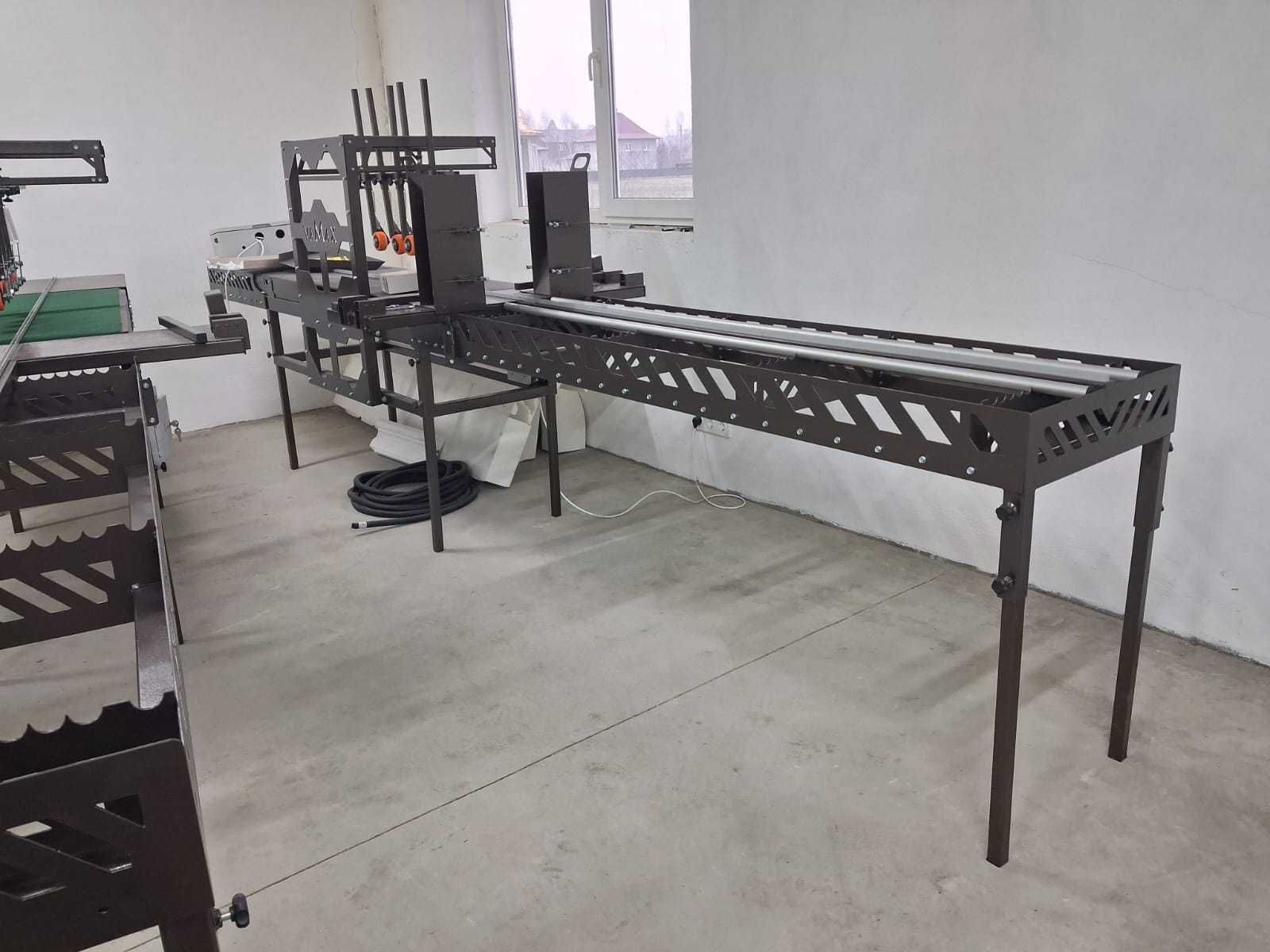 Mașină pentru întărirea decorațiunii fațadelor. Decor. Laminator.