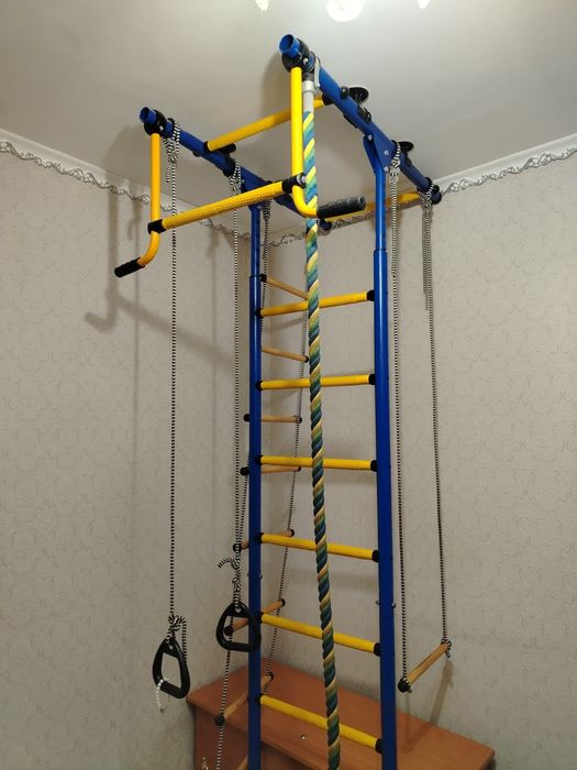 Турник сатылады.