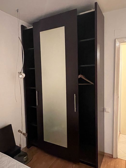 Бюро, гардероб и легло