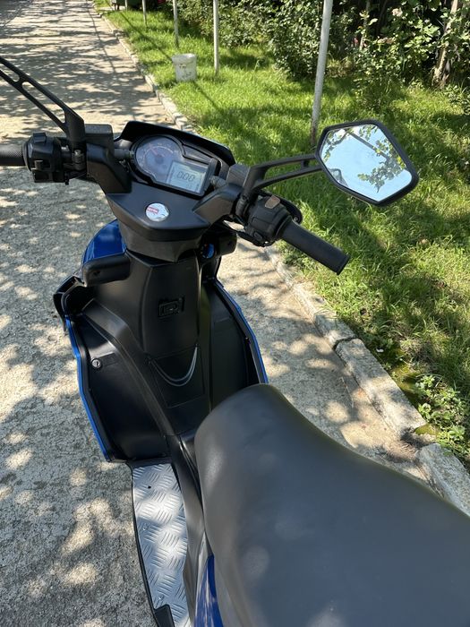 Scuter aprilia sr 50 .Dezmembrez sau vand in intregime