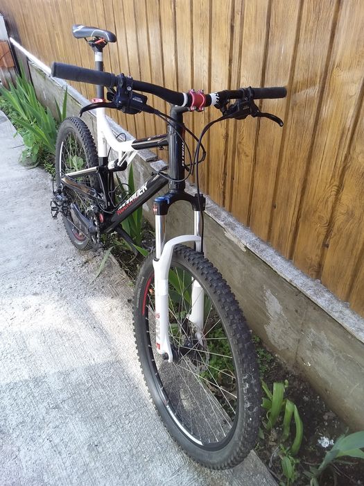 Bicicleta full suspension