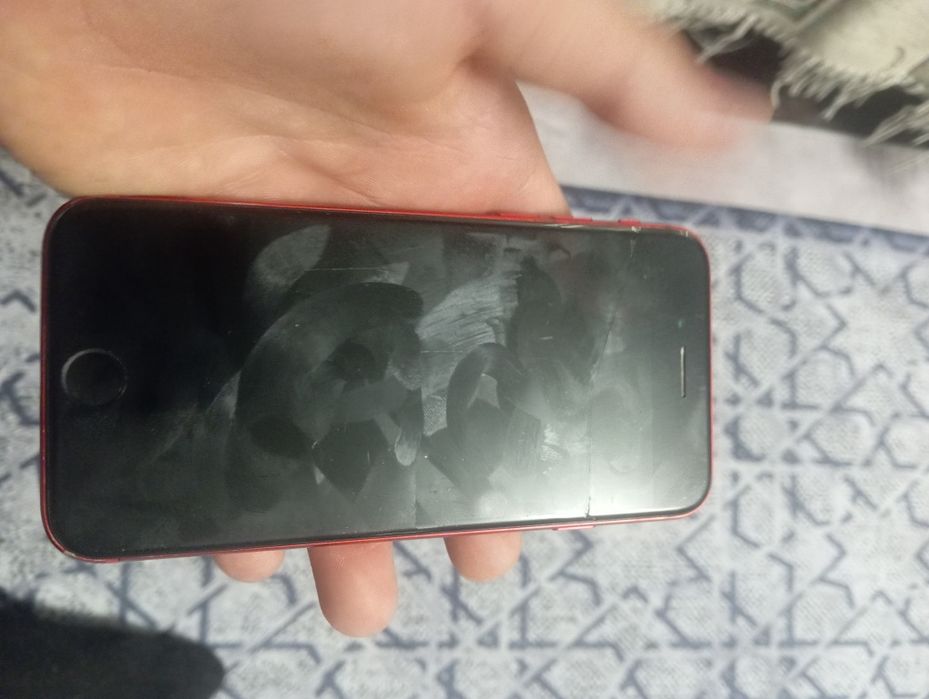 Продам айфон се 22 года