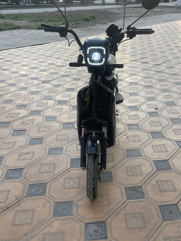 bonvi skuter zur holatda narxini kelishamiz