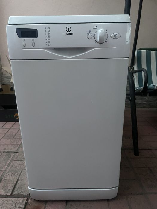 Съдомиялна Indesit