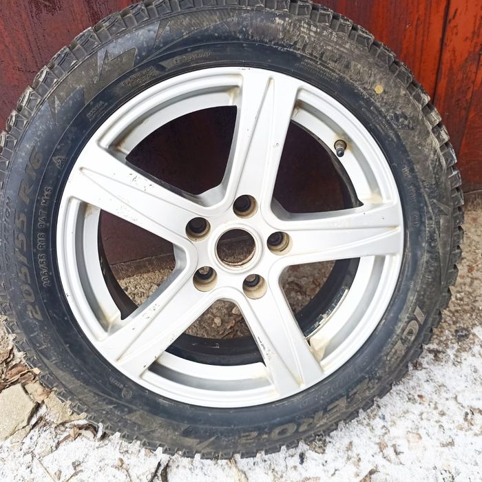 Продам комплект резины с диском