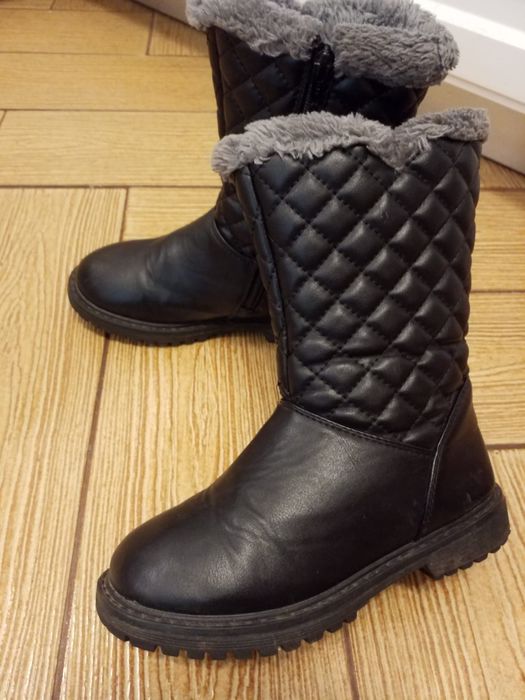 Cizme îmblănite interior mărime 32.