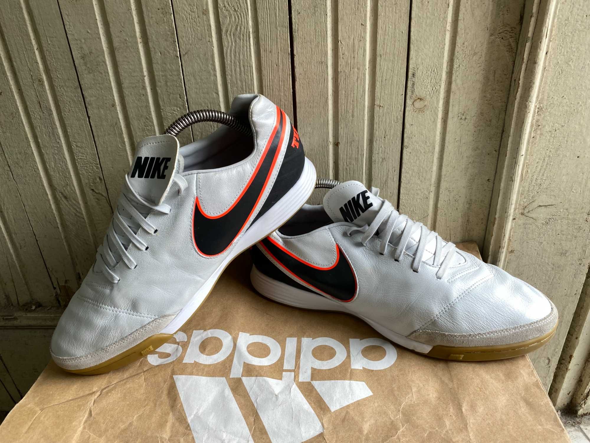 ''Nike Tempo Leather''оригинални футболни обувки 44.5 номер