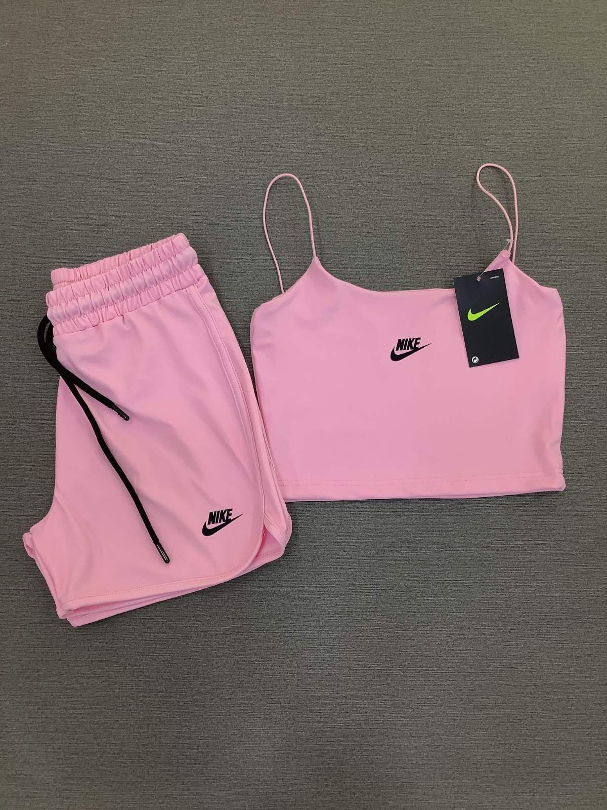 Дамски Комплекти Nike