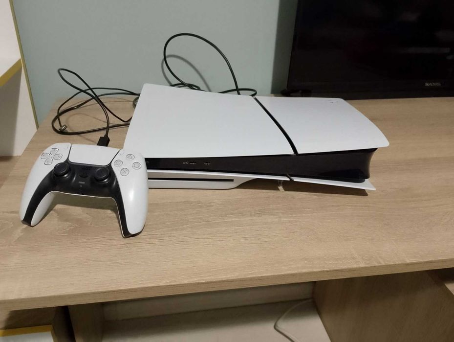 Продава се PlayStation 5 – като нов!