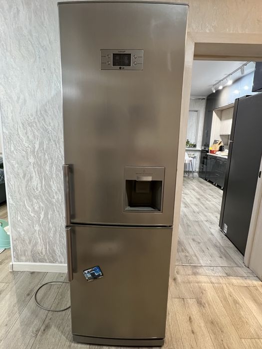 Холодильник LG двухкамерный