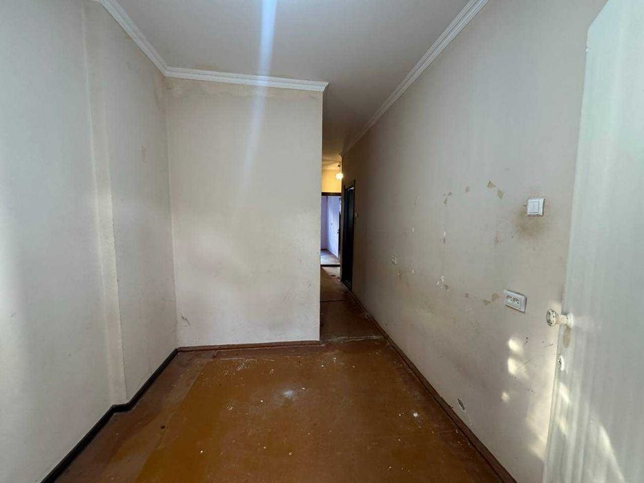 SOTILADI ARZON №2271 Shayx bozorchada 2x + 6m balkon podvali bilan