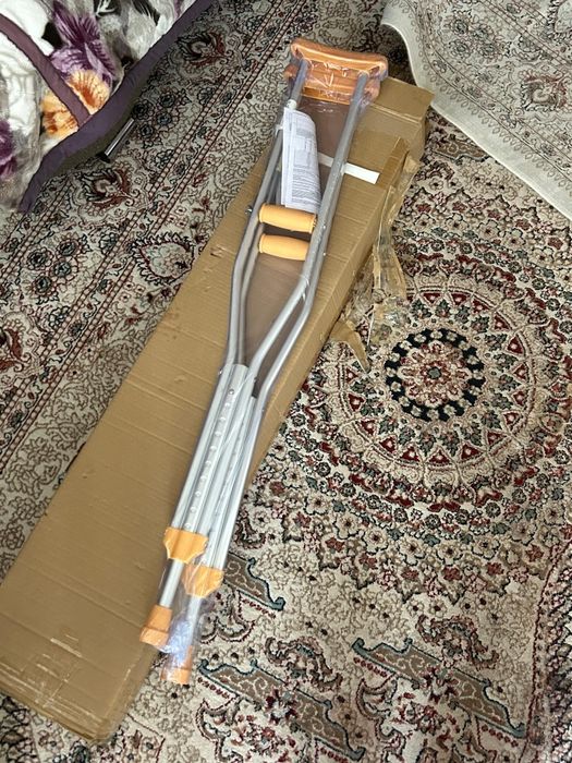 Продам костыли новые