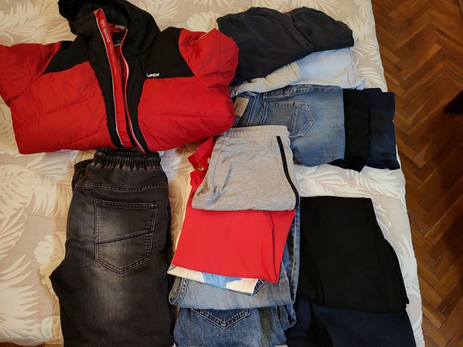 Подарявам дрехи за момче 12г.