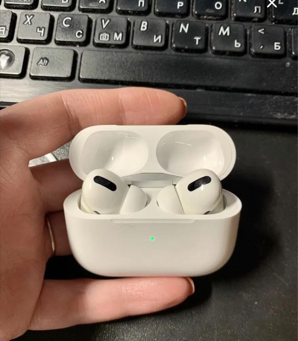 Наушники AirPods pro оригенал , срочно продам