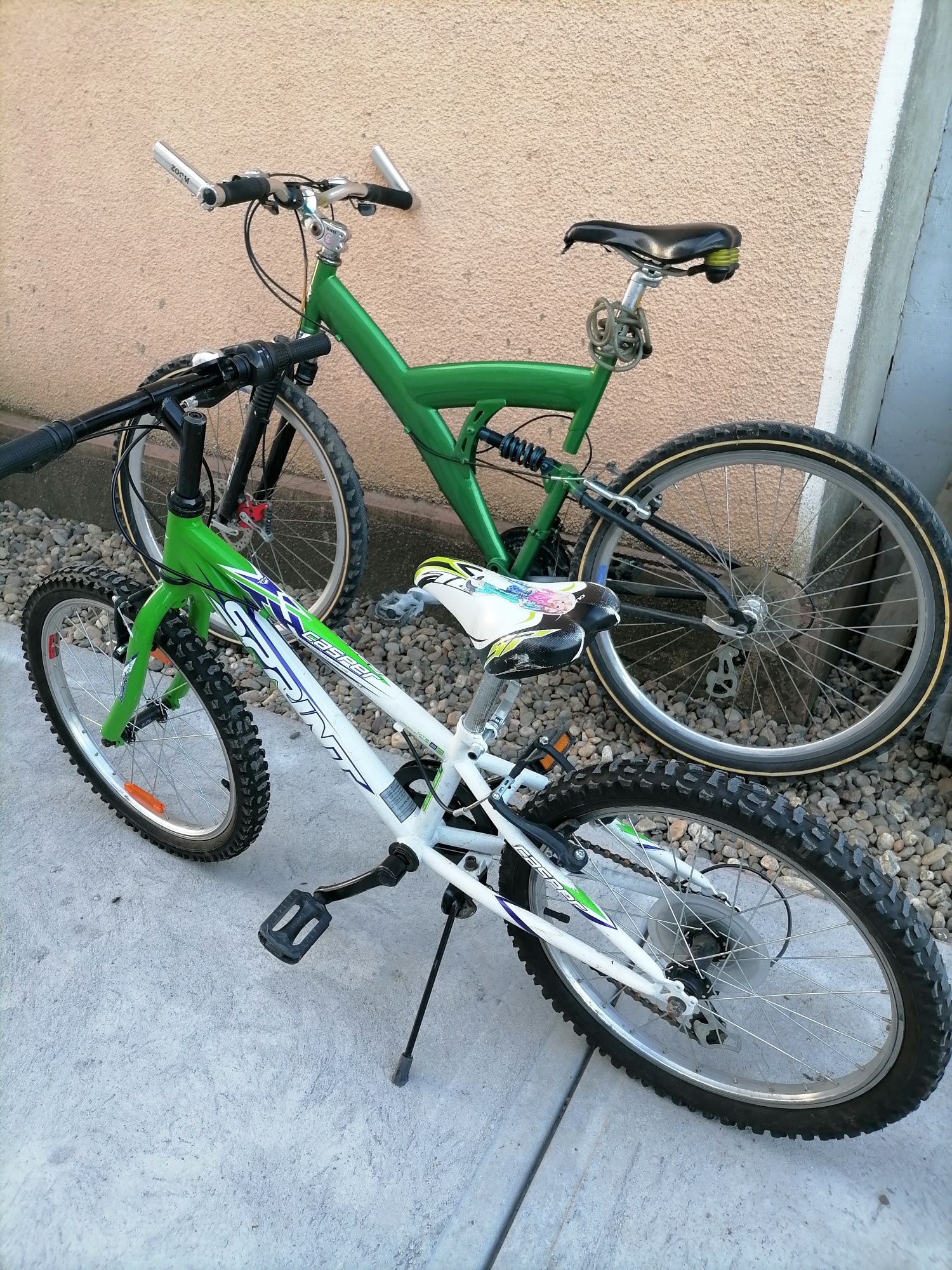 Vând biciclete de copii