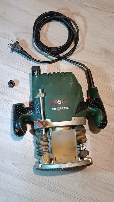 Оберфреза Bosch POF 1400 ACE