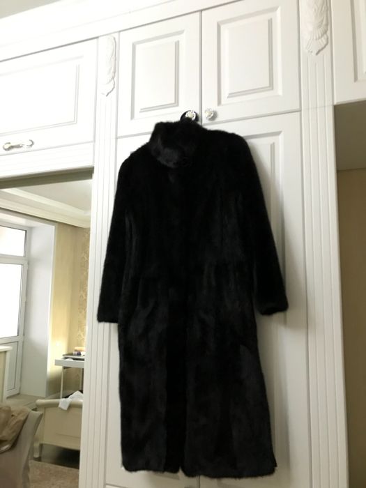 Продам 2 шубы б/у в отличном состоянии 42/44 размер