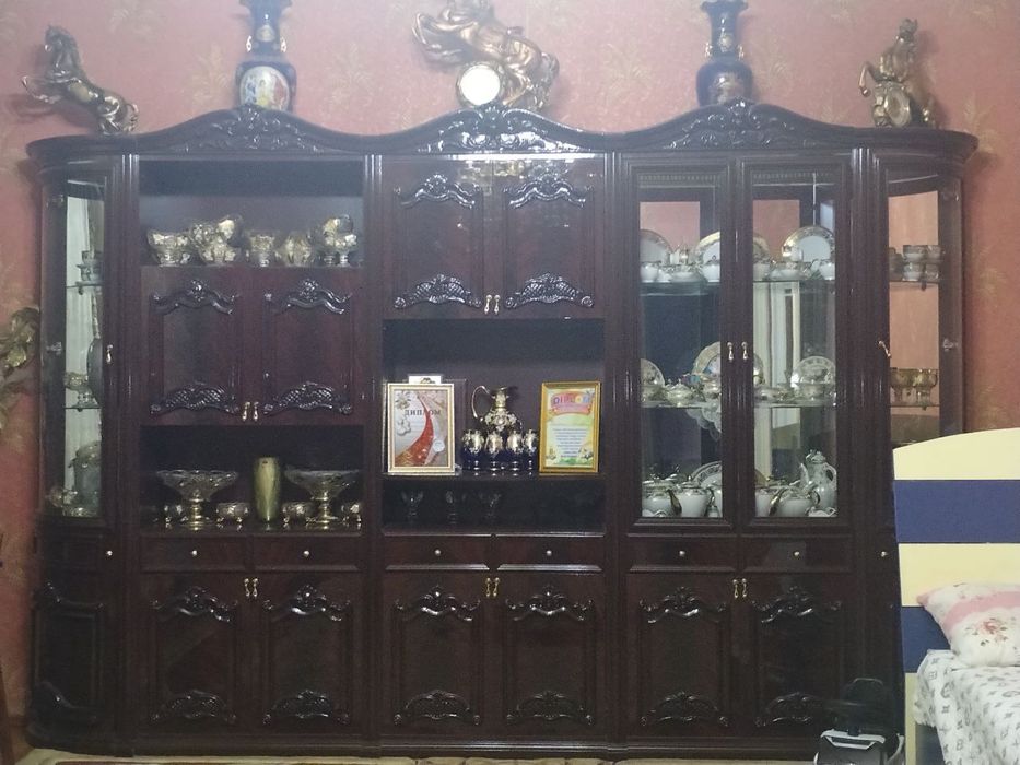 Мебел горка дубайдан келтирилган