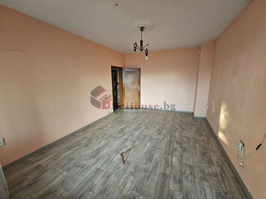 Продава се Тристаен апартамент в Варна, Трошево - 65 кв.м за 1439 €/кв.м - Снимка #2